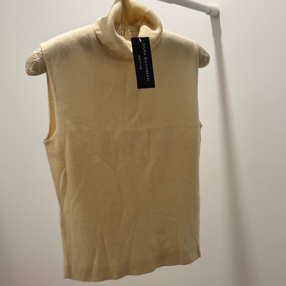 Dana Buchman Cream Sleeveless Sweater